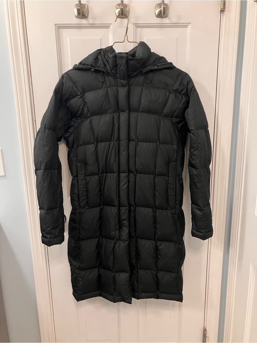 The North Face women’s Black Long Puffer Parka with Hood size medium